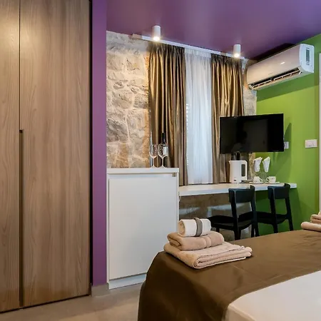 Annie's Stone & Appartement *