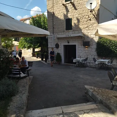 Annie's Stone & Appartement *
