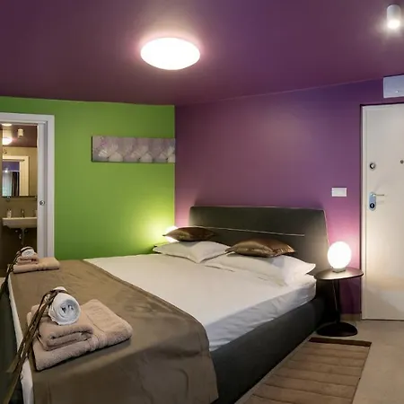 Annie's Stone & Apartment *