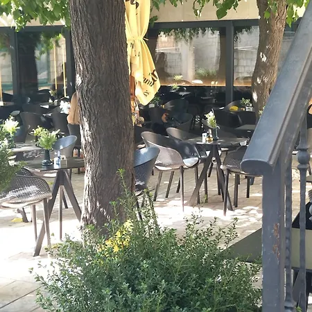 Apartment Annie's Stone &