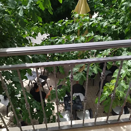 Annie's Stone & Apartment Split