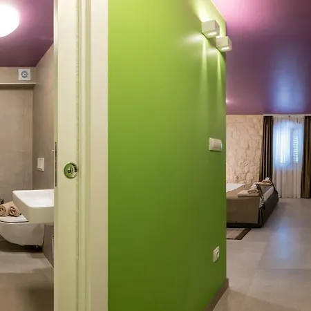 Annie's Stone & Apartment *