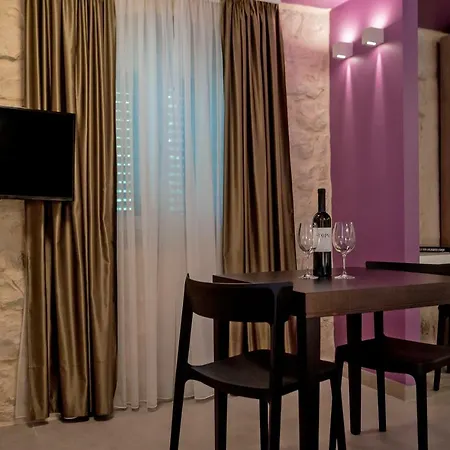 Annie's Stone & Apartment Split